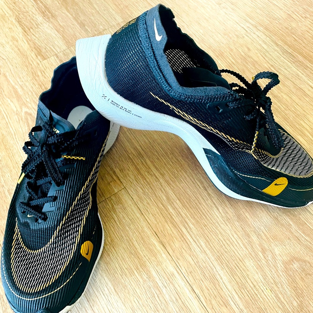 Nike Women's ZoomX Vaporfly Next% 2 Running Shoes
Shoe Size: 9, like new